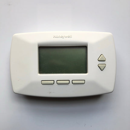 Honeywell RTH7500D1031 7-Day Programmable Thermostat | Used